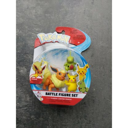 Pokémon Flareon Larvitar Nintendo Battle action figures